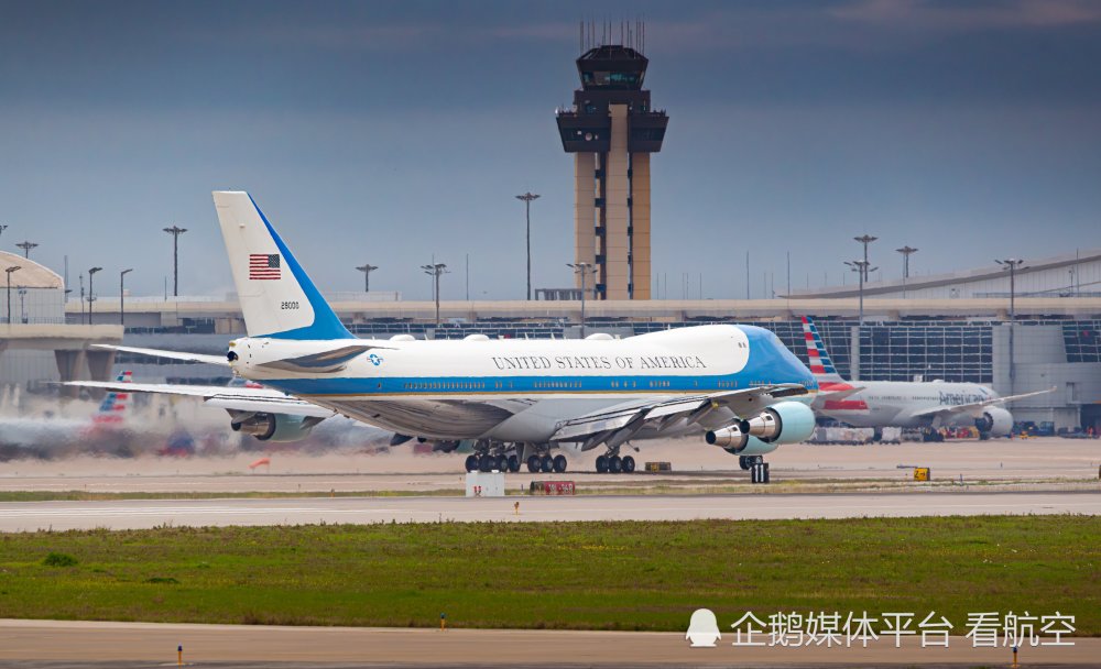 达拉斯沃思堡国际机场发图回顾了3月20日空军一号降落瞬间据悉这是