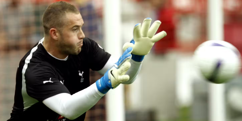 2003 年,斯文-约兰·埃里克森让罗宾逊首发出场,他以最糟糕的方式