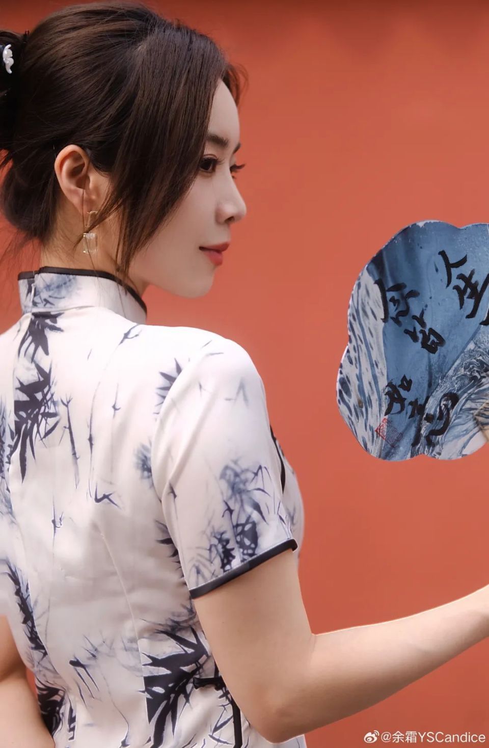 【lpl老婆】余霜青花瓷旗袍,中国风就是最厉害的