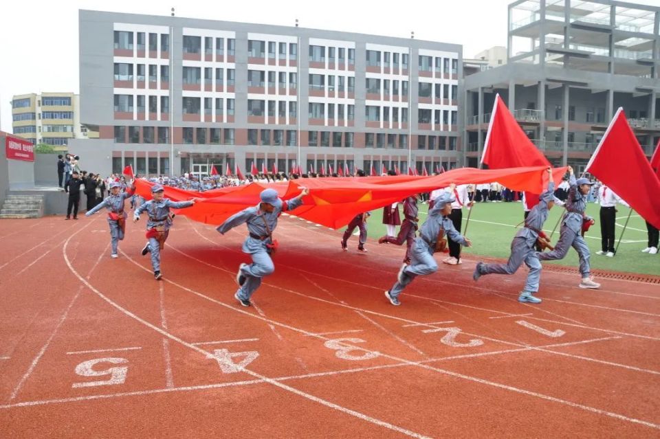 幸福家园丨【一校一品】太原市东岗小学:阳光先锋 旗帜引领