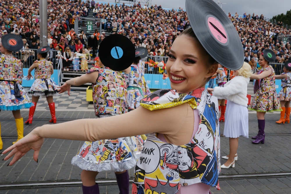 2024法国尼斯狂欢节精彩上演_腾讯新闻