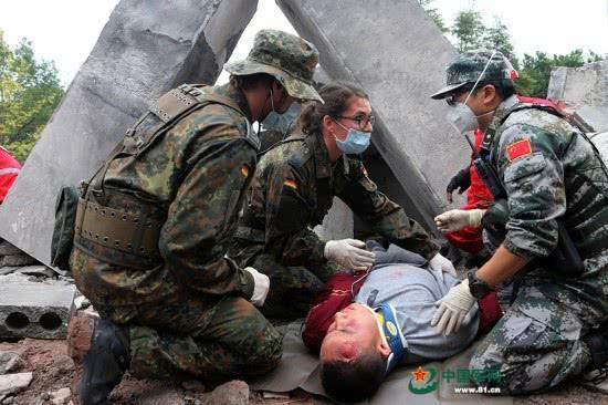 中国救护车战争图片