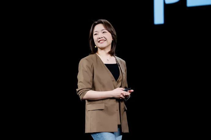 小米雷军任命两位女总裁,背后有何深意?