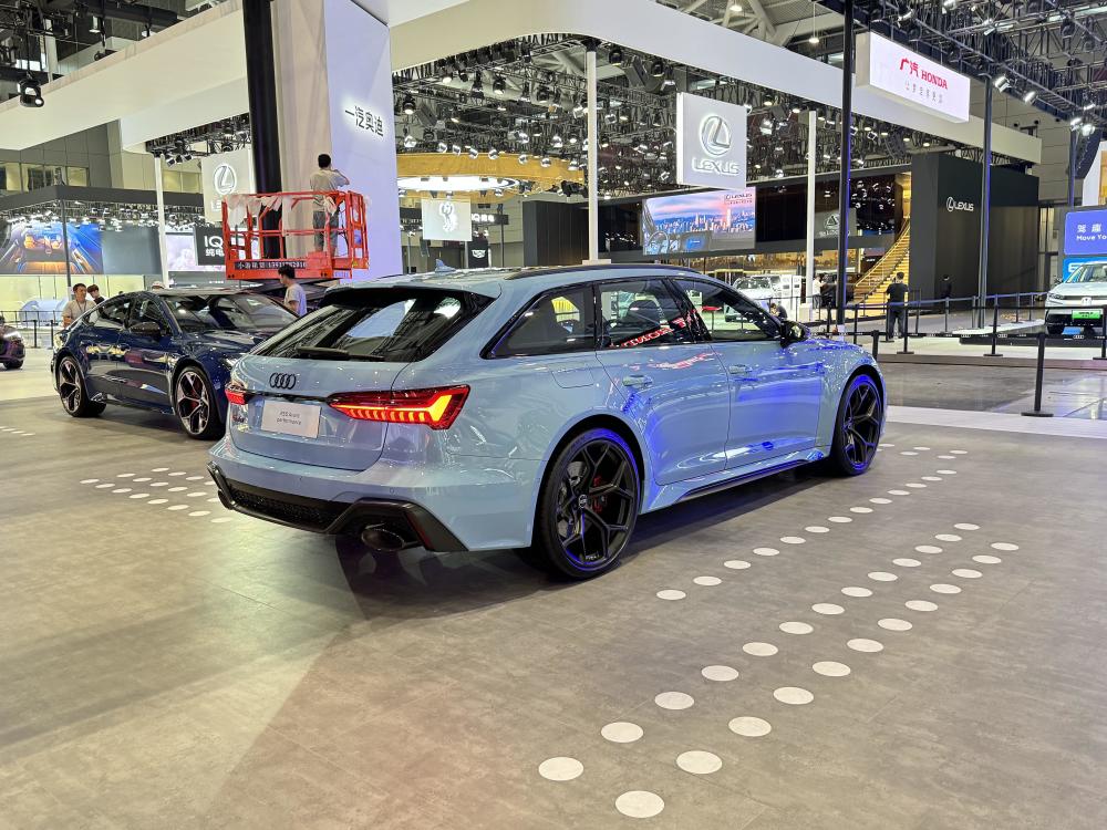 有那么一点比亚迪的感觉,奥迪rs6布鲁斯蓝版粤港澳车展亮相