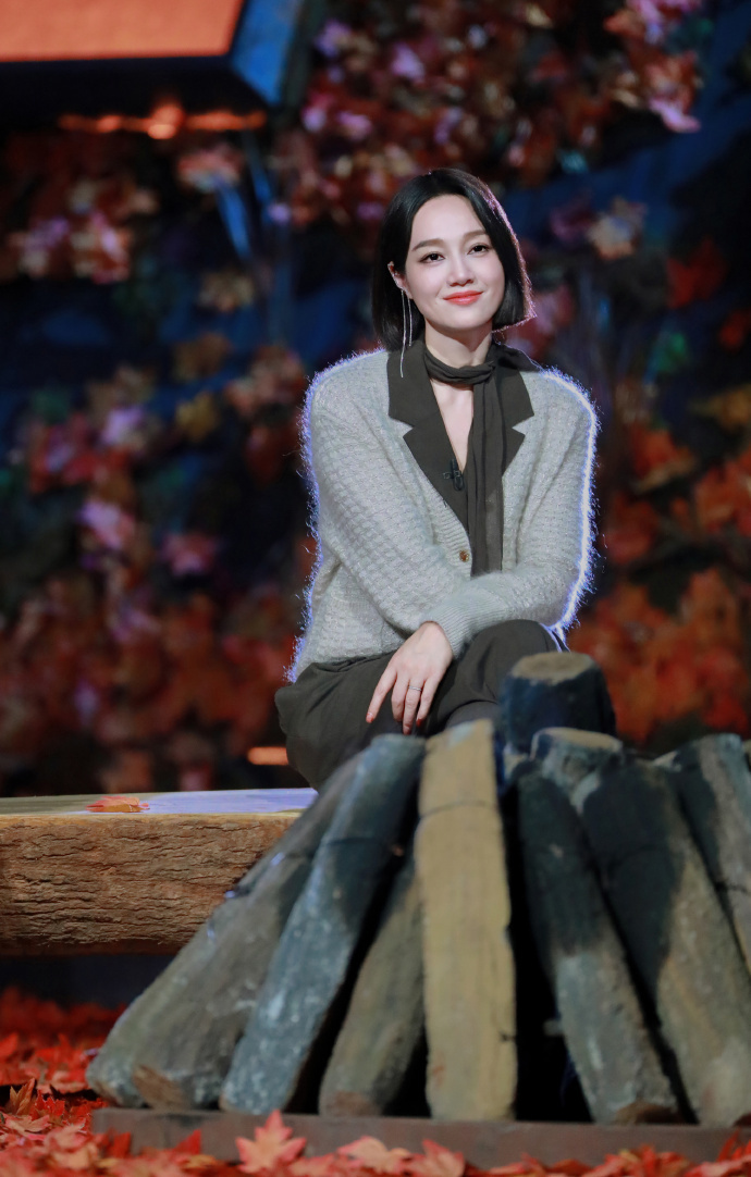 因口误叫错名字,说"sorry"道歉,是朱丹曾经深深恐惧的英语梗.此前,她