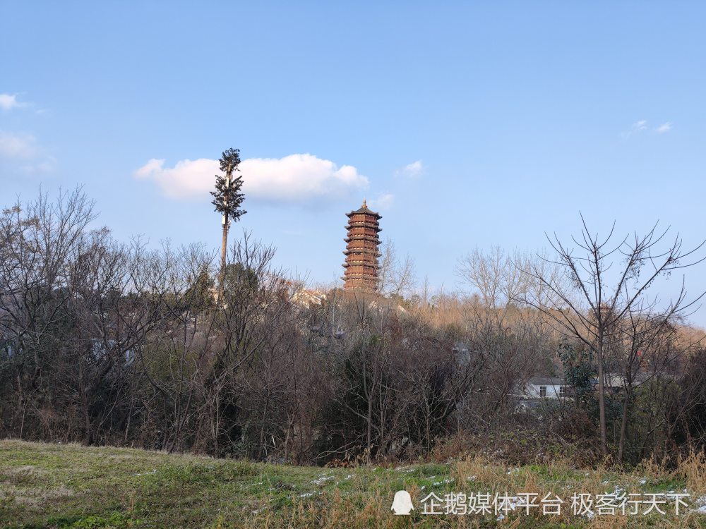 从襄阳唐城走到岘山又爬上一座小山只为看一眼山上的伏羲像