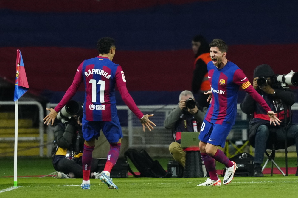 足球西甲联赛巴萨胜阿尔梅里亚