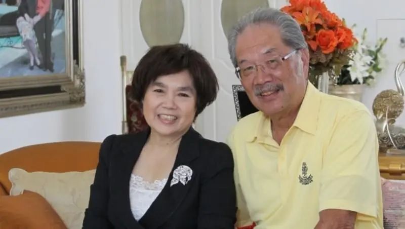 香港才女作家梁凤仪涉挪用7000万公司资金，2.3亿资产遭下令冻结_腾讯新闻