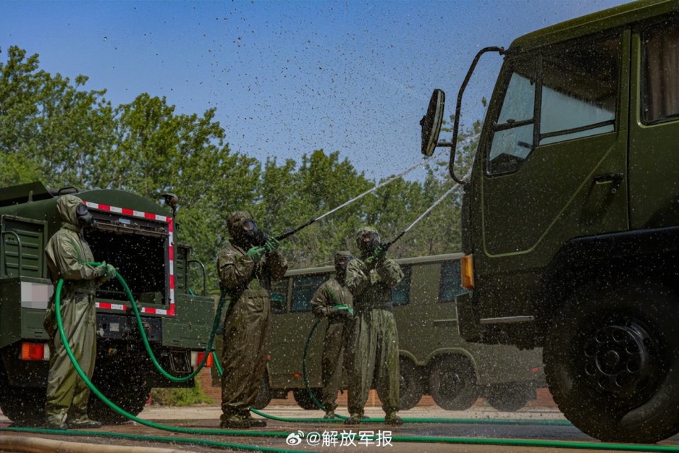 防化兵洗消训练日常