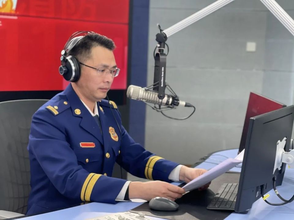 南充"蓝朋友"来915直播间了,他们说了些啥?