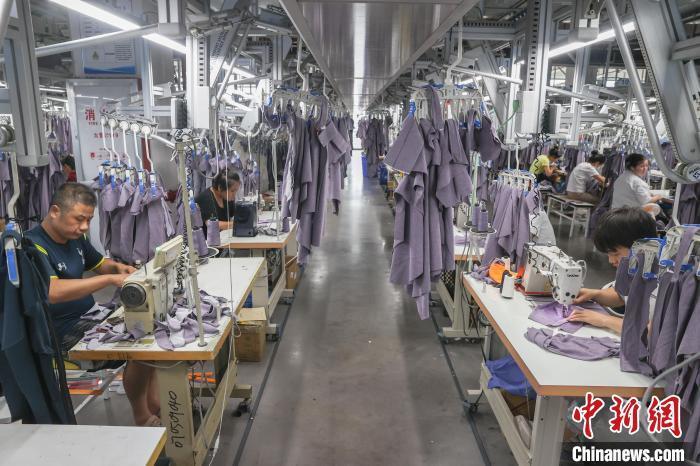 江西南昌:针织服装企业赶制出口订单忙