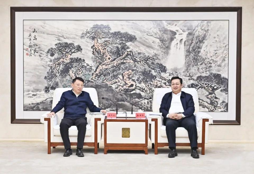 张国华与中国政法大学党委书记姜泽廷、校长马怀德一行举行工作座谈