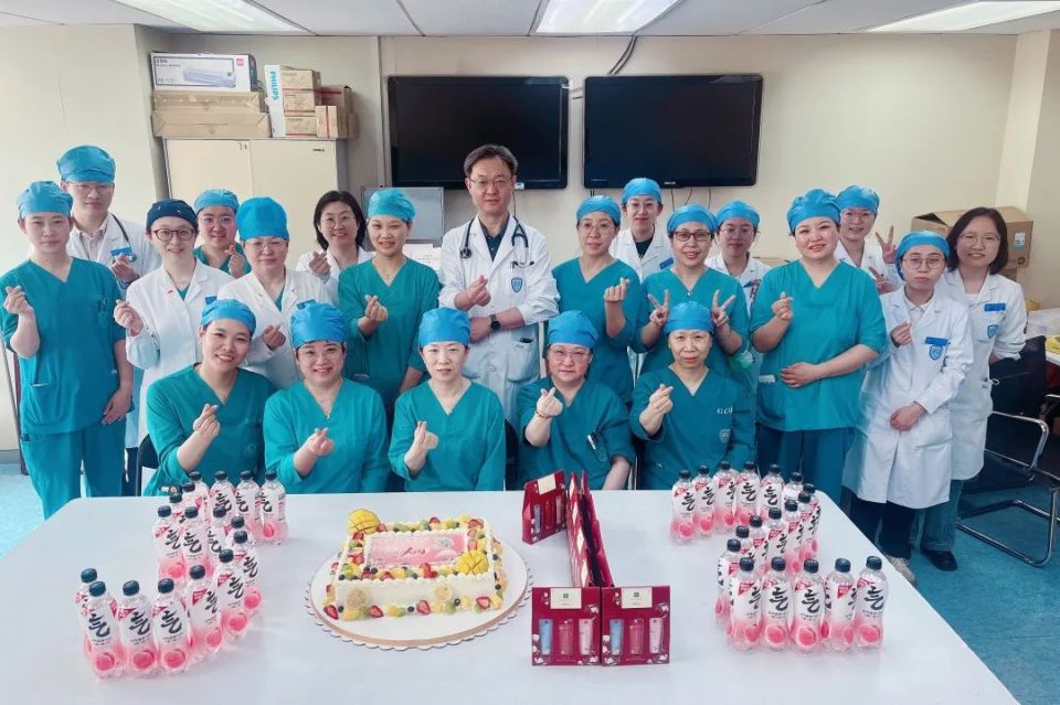 "人民"护士,节日快乐!