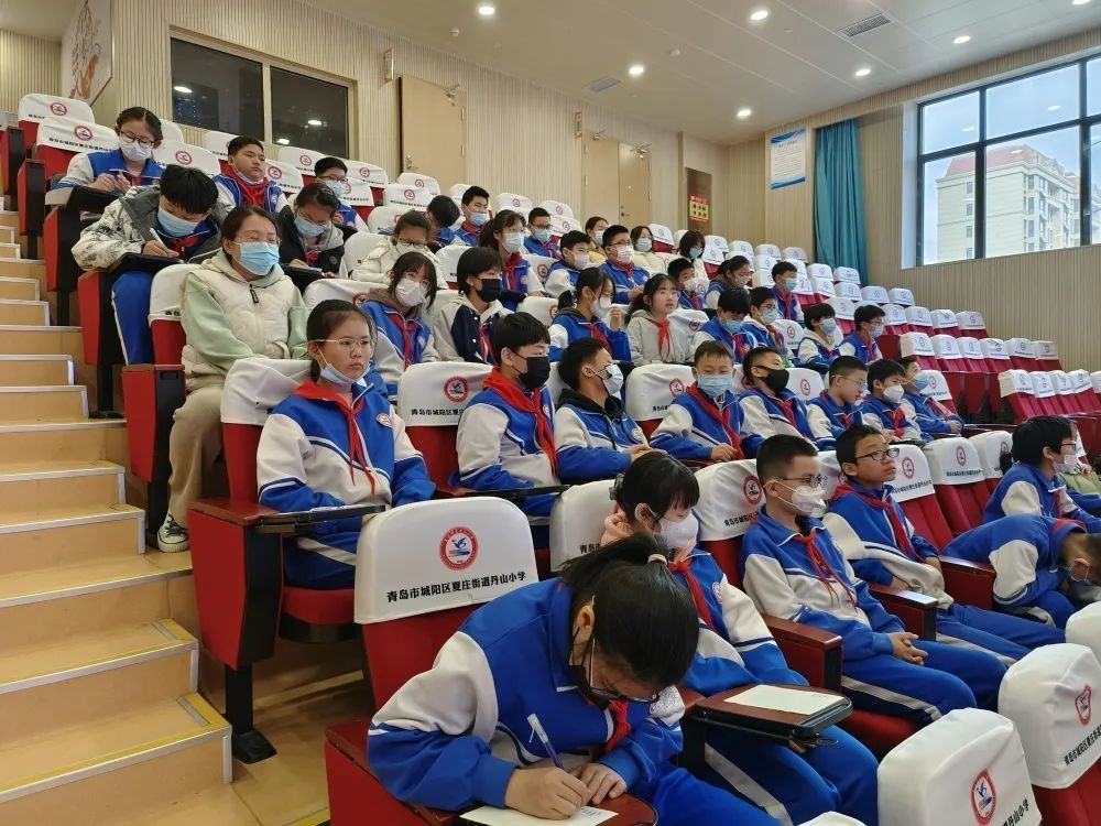 【作家进校园】与作家对话——《青草湾》作者张吉宙走进丹山小学与