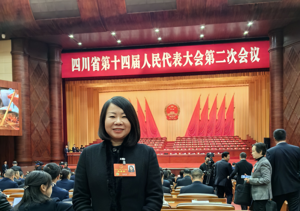 四川省人大代表孟德芝:打开蜀绣知名度,青年人不可或缺|代表委员在这