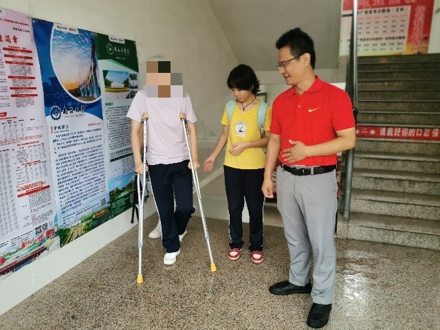 通讯员供图博白县中学参照车票样式为考生设计制作的"高考车票".