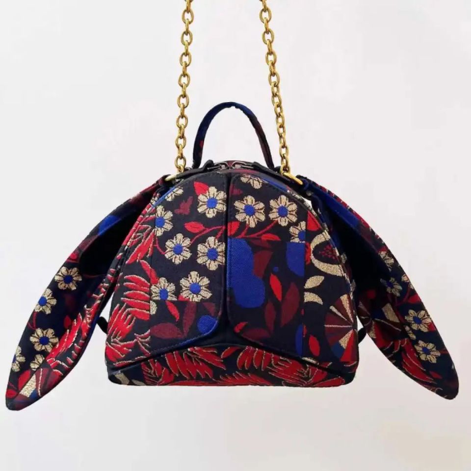 m幻想工作室w.m代表着wonder or must 一场与幻想有关的旅行!