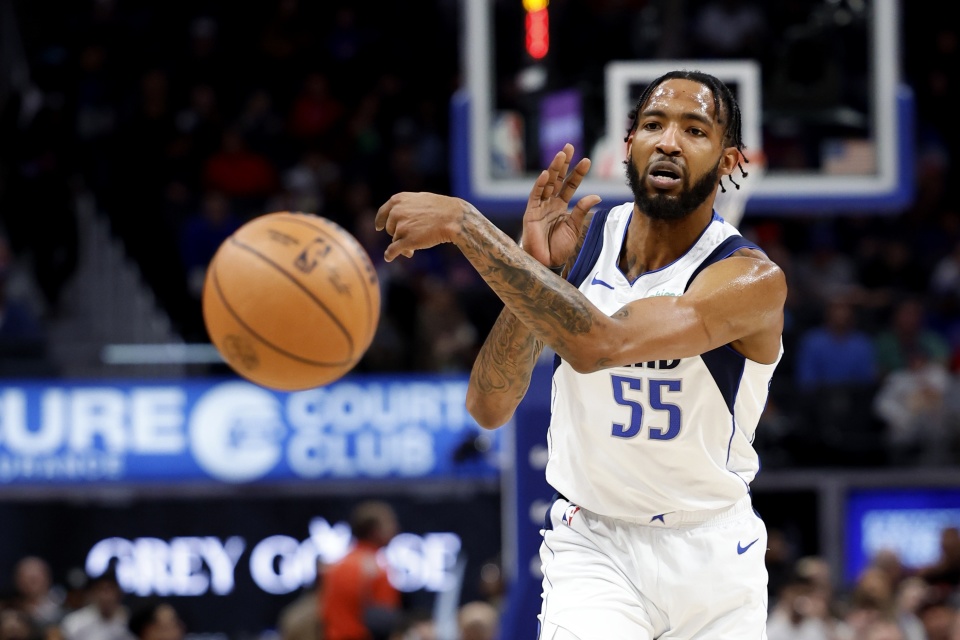 神奇不再!小德里克-琼斯9投仅2中拿到5分6板 正负值-12