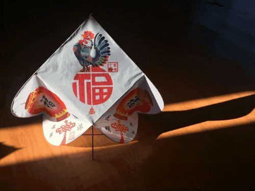 滇派风筝的制作需要高超的手工技艺,需时间的凝练,方能得一只翱翔高空