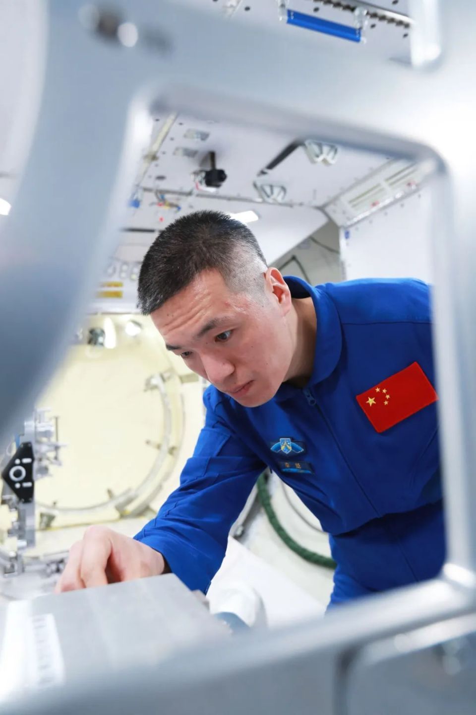 中国军号独家为您讲述 神十八航天员逐梦飞天的故事_腾讯新闻
