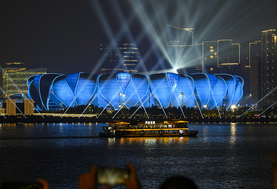杭州亚运|奥体中心"大莲花"灯光秀:璀璨夺目,静候嘉宾-腾讯新闻