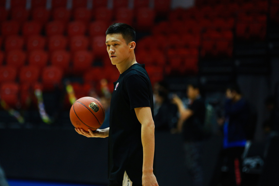 周鹏5中4贡献13分7板3助 正负值 12