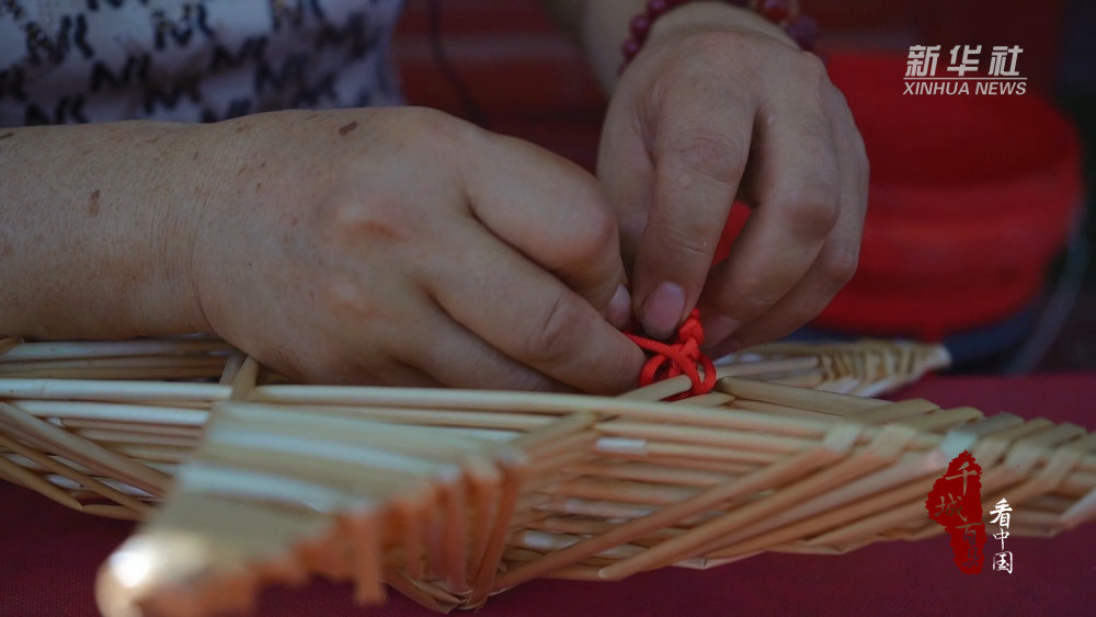 千城百县看中国传承山东潍坊传统麦秆编织技艺