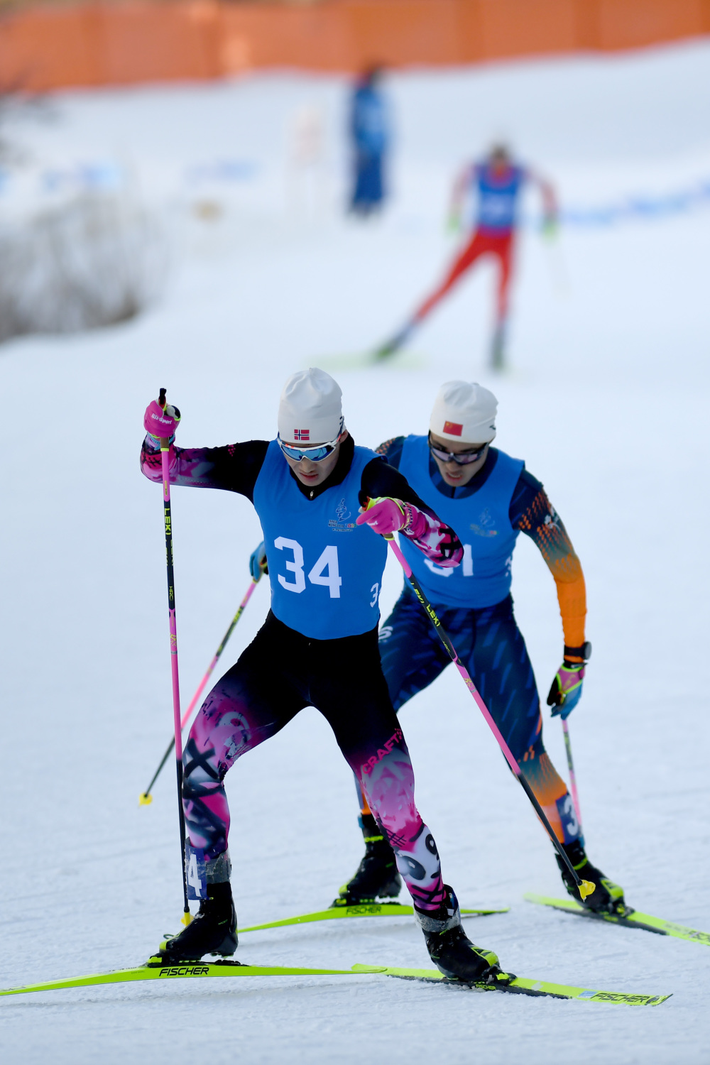 越野滑雪公开组男子15公里赛况