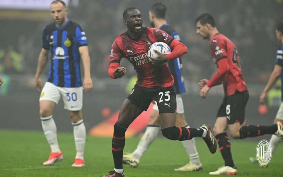 fc重量级丨提前五轮夺冠,国际米兰笑傲米兰德比!