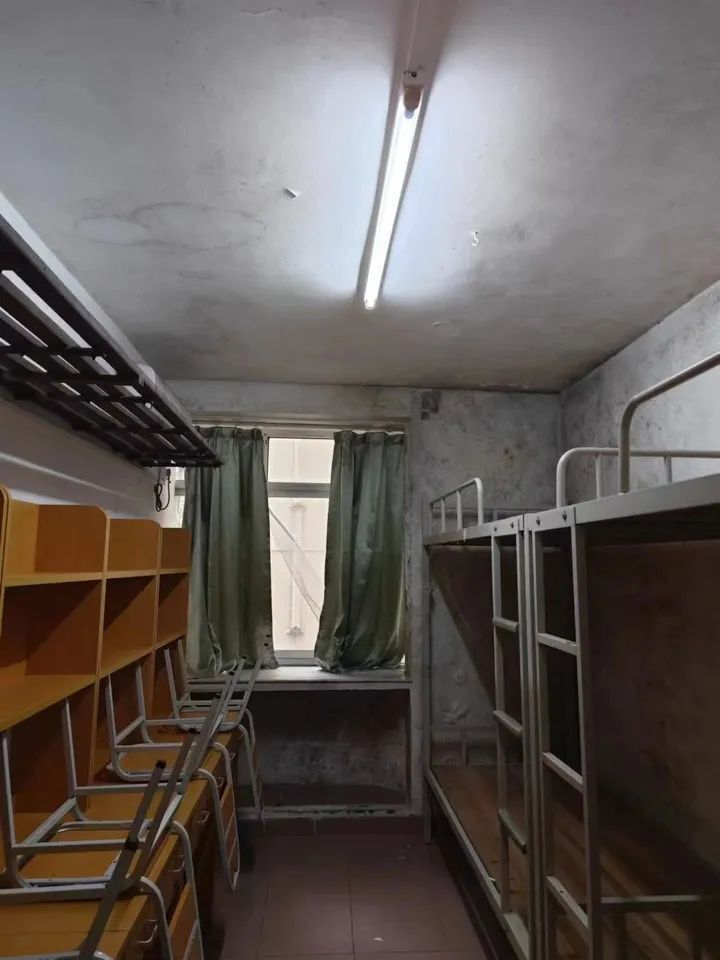 暨南大学学生拍摄的宿舍内部照片.