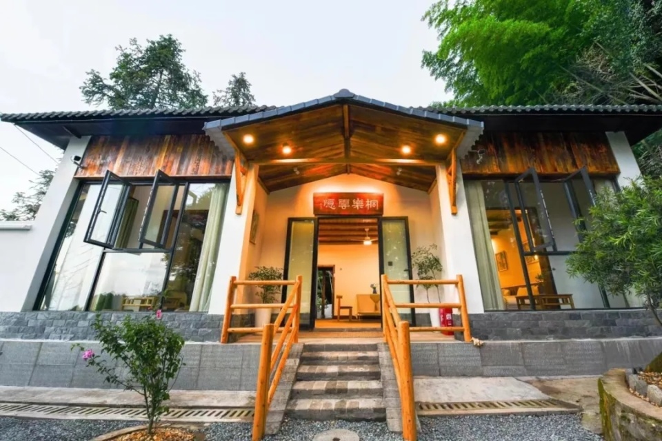 村党总支决定采用"村集体 企业 农户"的模式在村上大力发展"民宿经济"