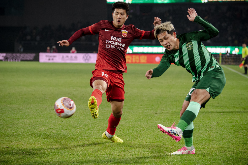 足球中超浙江队战平上海海港2