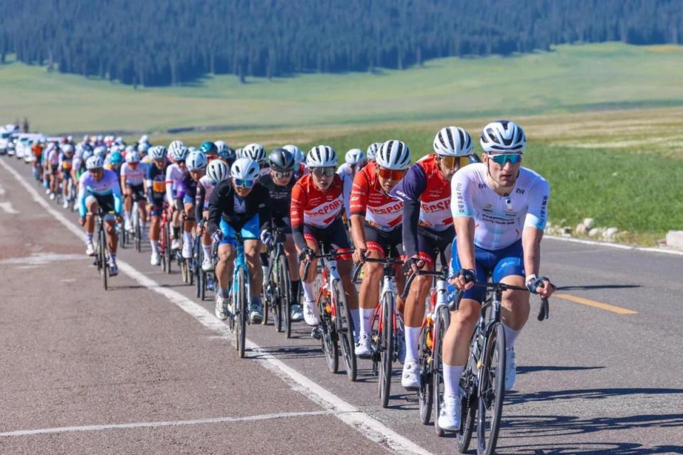 在可爱的季节里中国新疆第十六届环赛里木湖公路自行车赛完美落幕