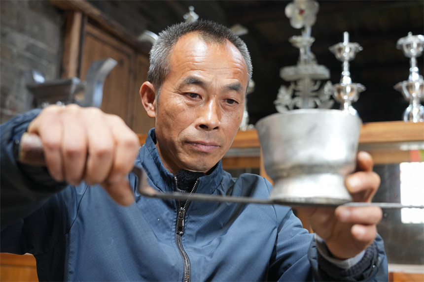探访国家级非遗：千锤百炼锻造“锡”世之珍_腾讯新闻