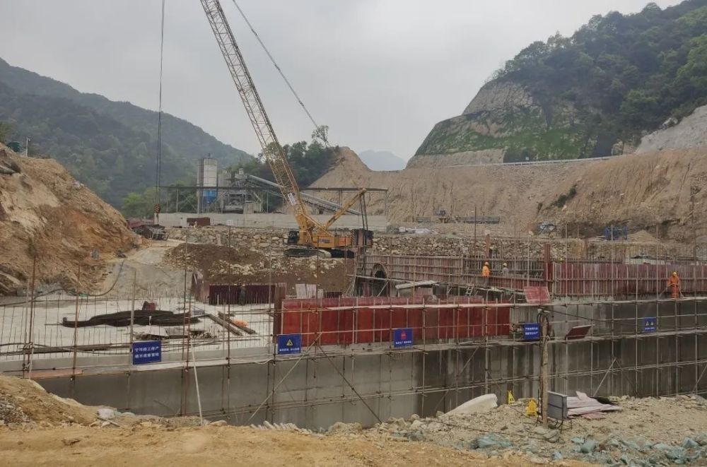 台州市三门县横渡镇东屏水库建设加速度!