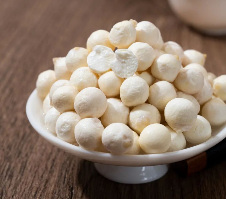 当季鲜采苏州鸡头米,颗颗饱满,色白圆润,一口软糯鲜甜!