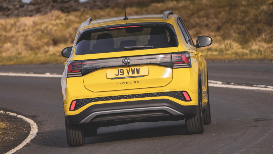 内饰采用悬浮屏设计,新款大众t-cross实车图发布