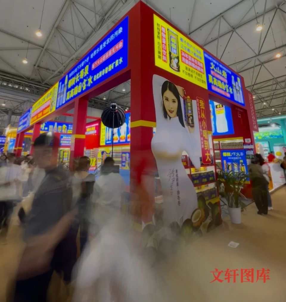 争议中“狂卖”50亿，椰树营收创近十二年最高峰_腾讯新闻