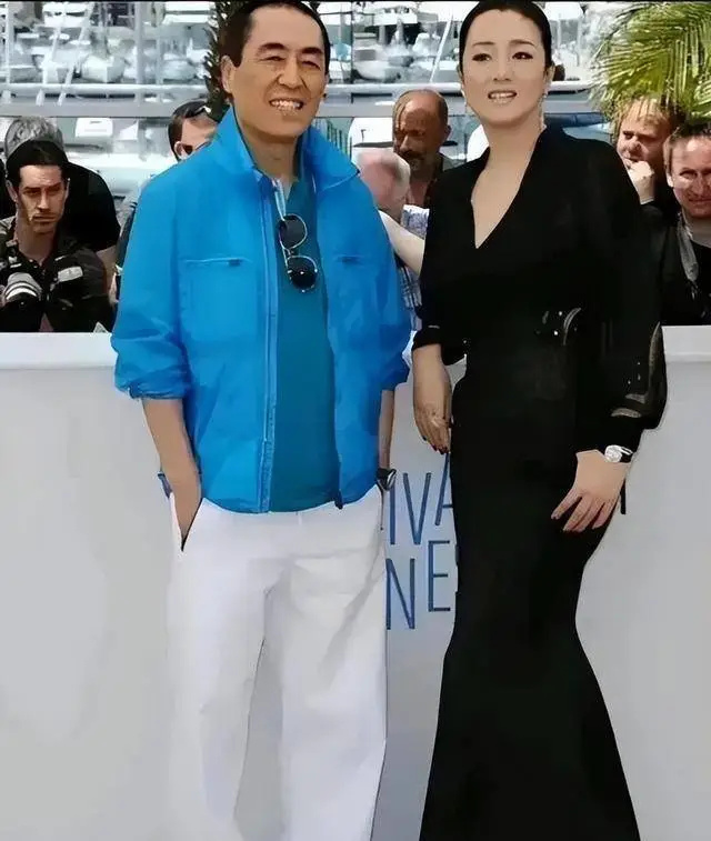 巩俐戛纳走红毯主办方为她清场,前男友,前夫,现任丈夫都不一般-腾讯