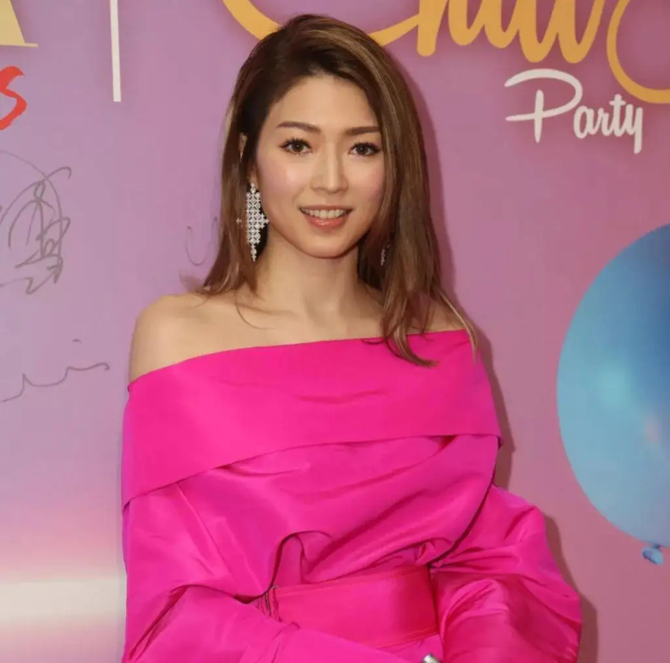 又一位艺人塌房？连诗雅称来内地是“出国”，经纪公司发声明道歉_腾讯新闻