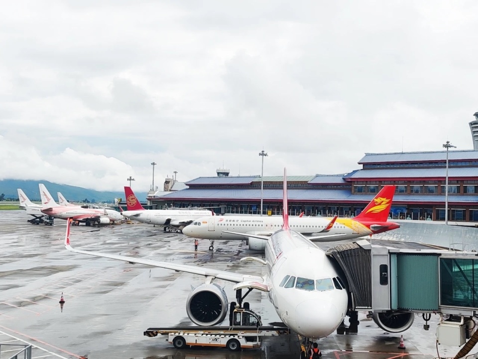 丽江机场单月旅客吞吐量首次破百万