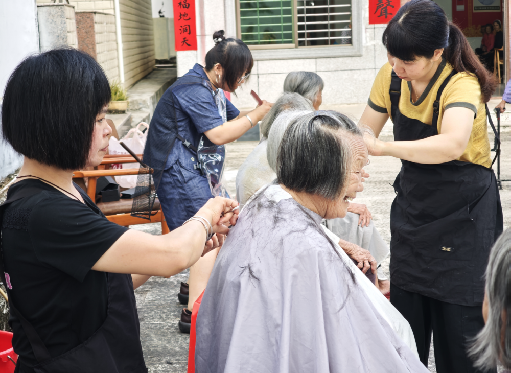 热闹又暖心！云安区富林镇把重阳敬老活动办到老人心坎上 | 网络中国节·重阳_腾讯新闻