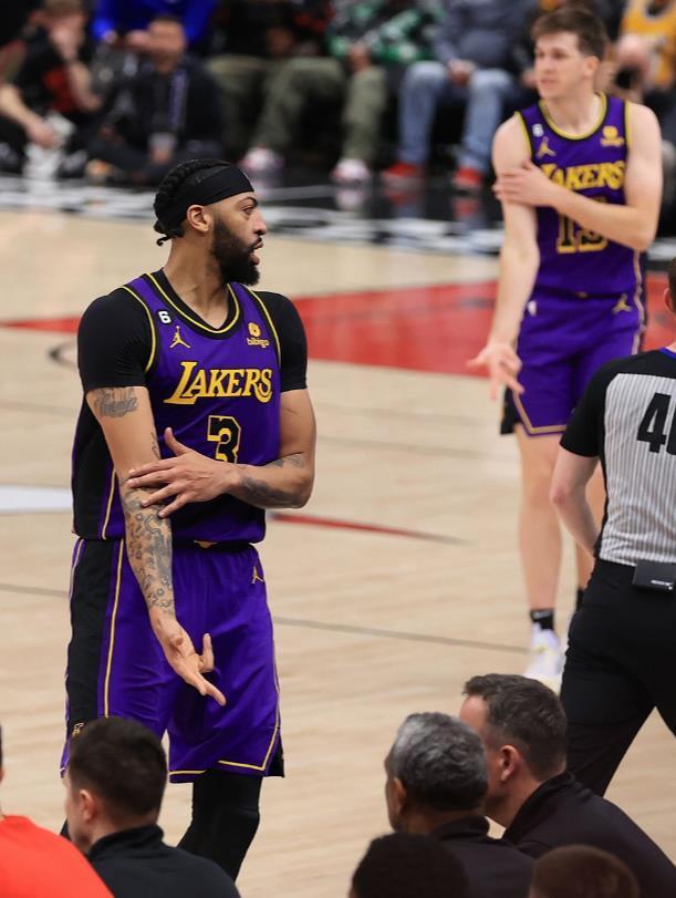 NBA最新战报排名：湖人赢球重返前八，国王16年后再进季后赛