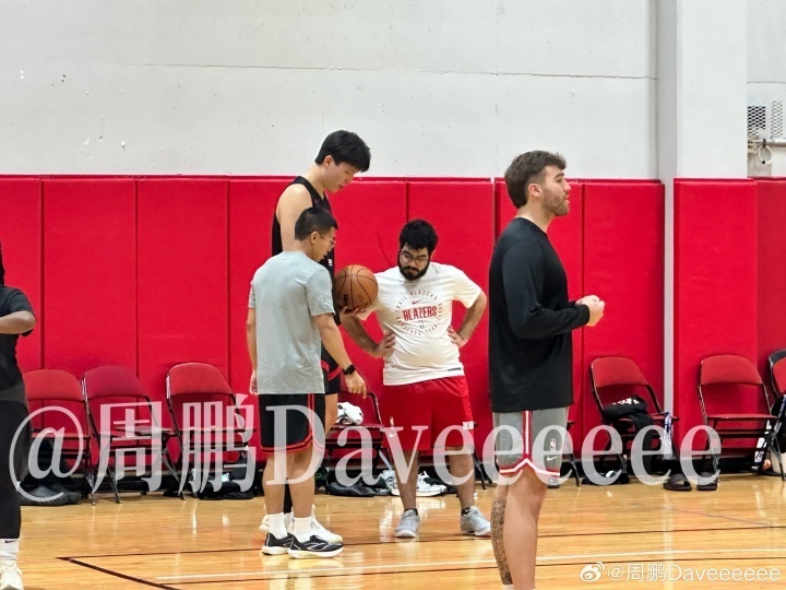  周鹏：杨瀚森训练最后加练定点三分