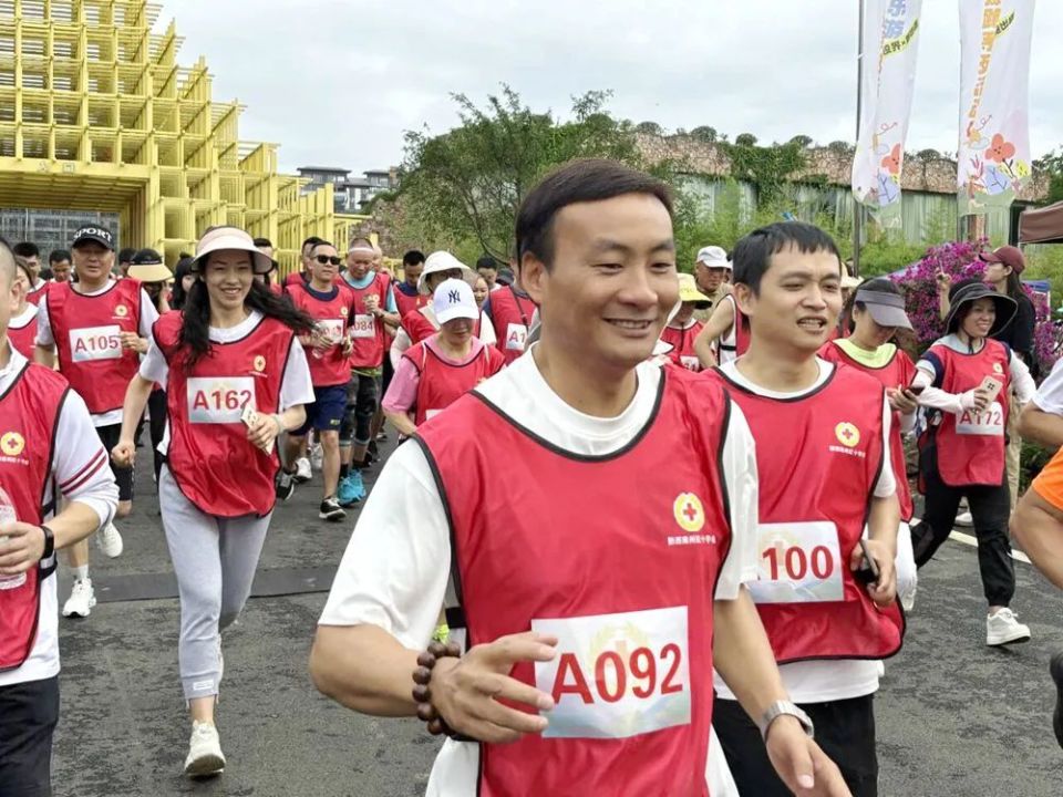 黔西南州2024年"红十字博爱周"启动仪式暨全州红十字会系统万峰林健康