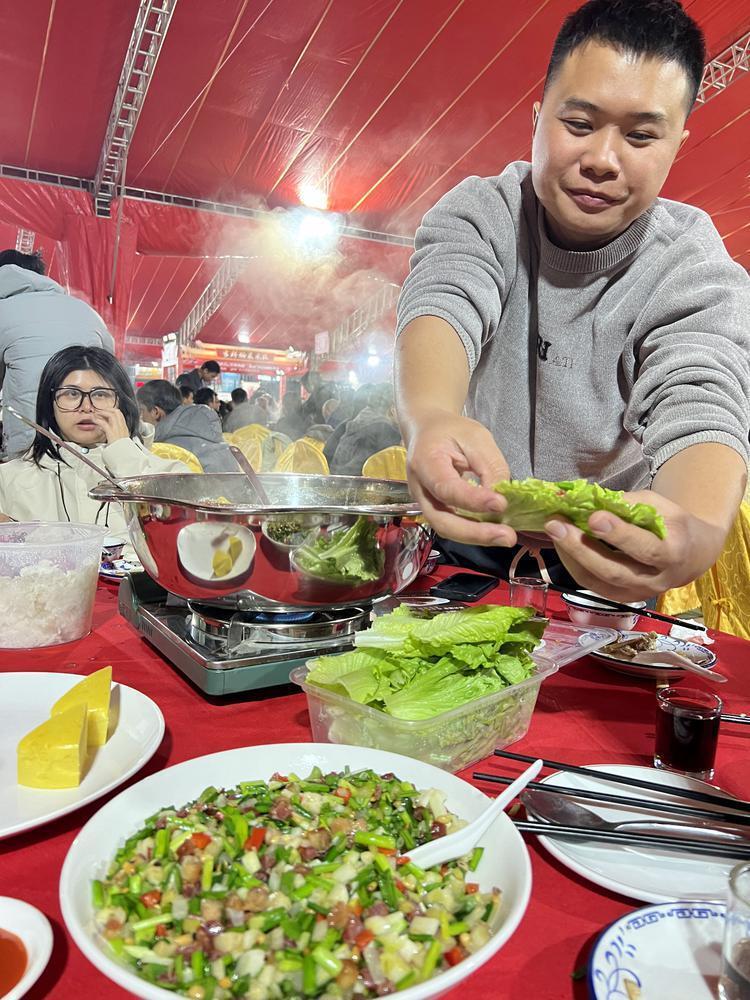 筹款368万元佛山顺德龙江举行龙年慈善生菜会