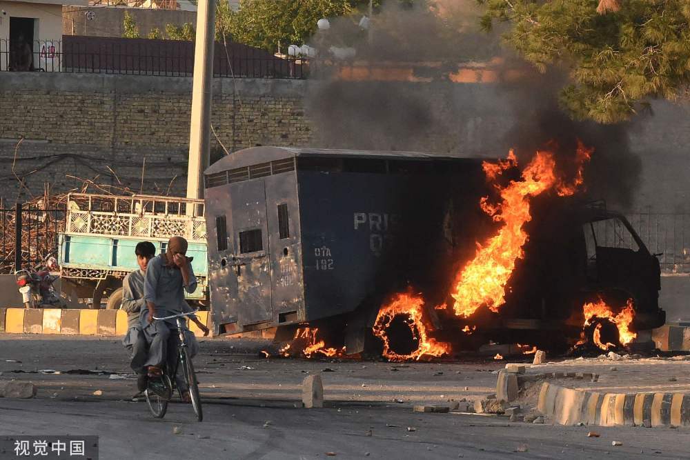 巴基斯坦前总理伊姆兰·汗被捕引发暴力反对，已致人员死伤