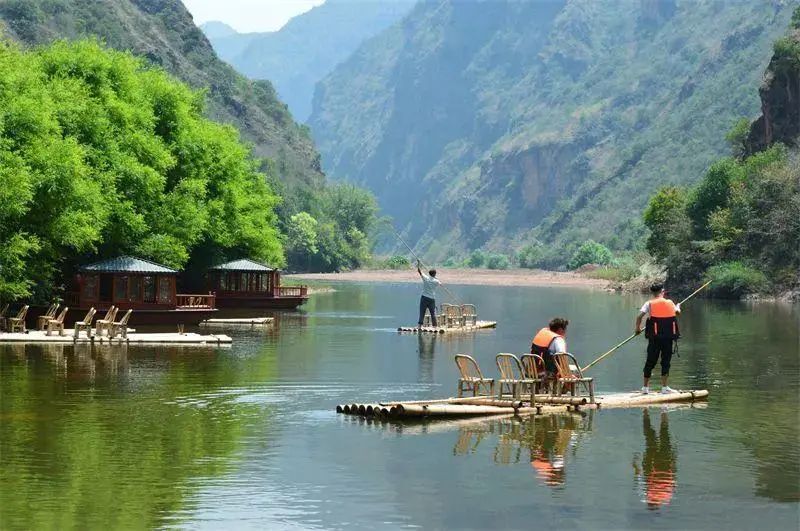 玩水当然少不了元谋人世界公园水乐园四彩滑道,大喇叭,漂流河造浪池等