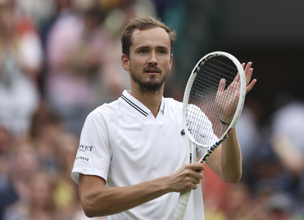 体育网球温网梅德韦杰夫晋级男单四强