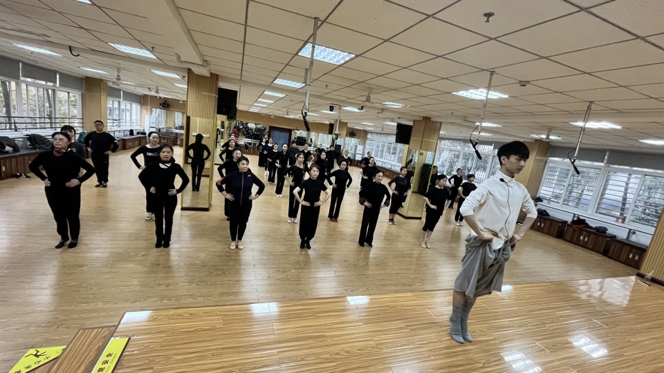 c视频丨四川老年大学首次开办周末教学班吸引80后90后与父母当同学